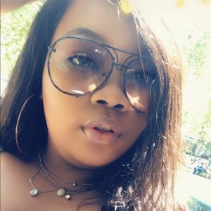 Meet your Posher, Desiree